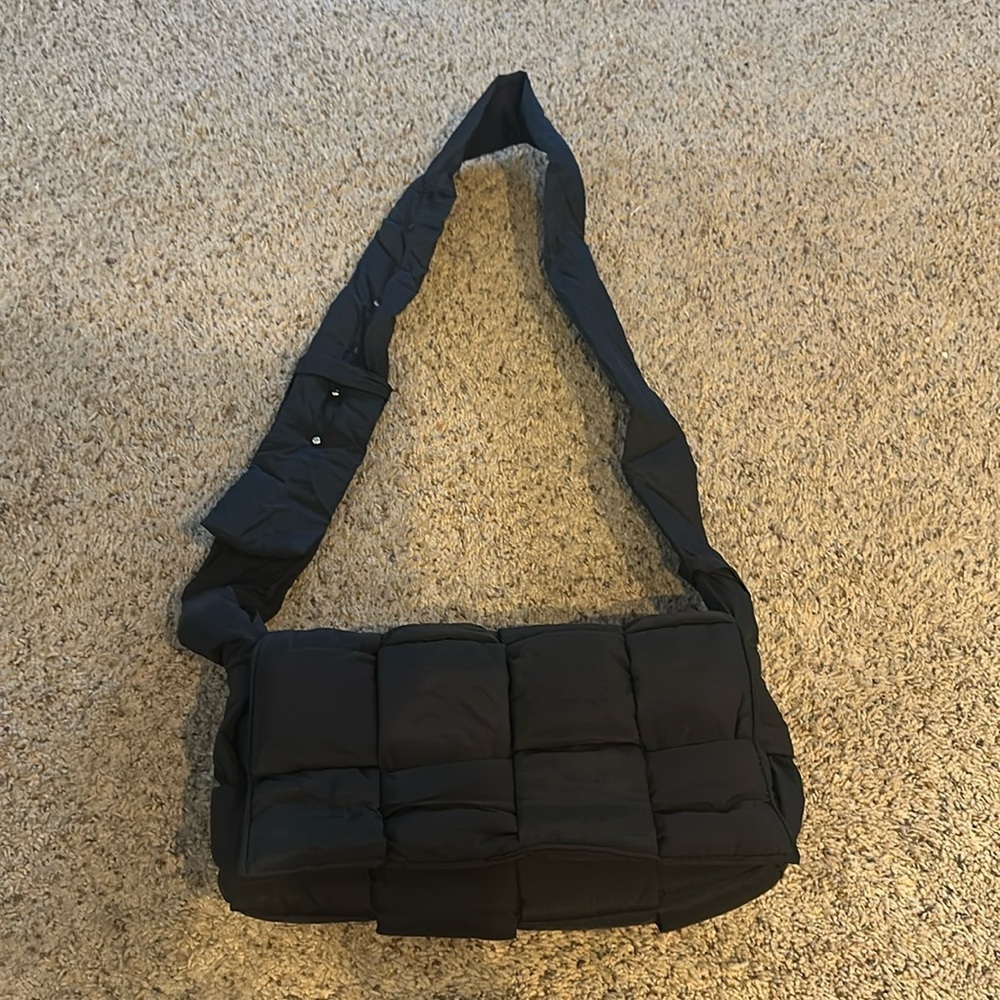 Cassette woven crossbody bag - Picture 2 of 5